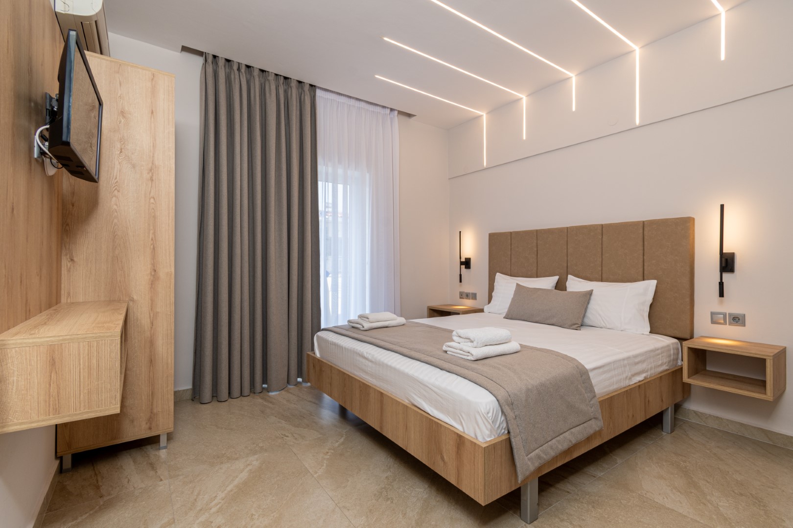 Double Studio (B7) – 2nd Floor | Street-View Balcony