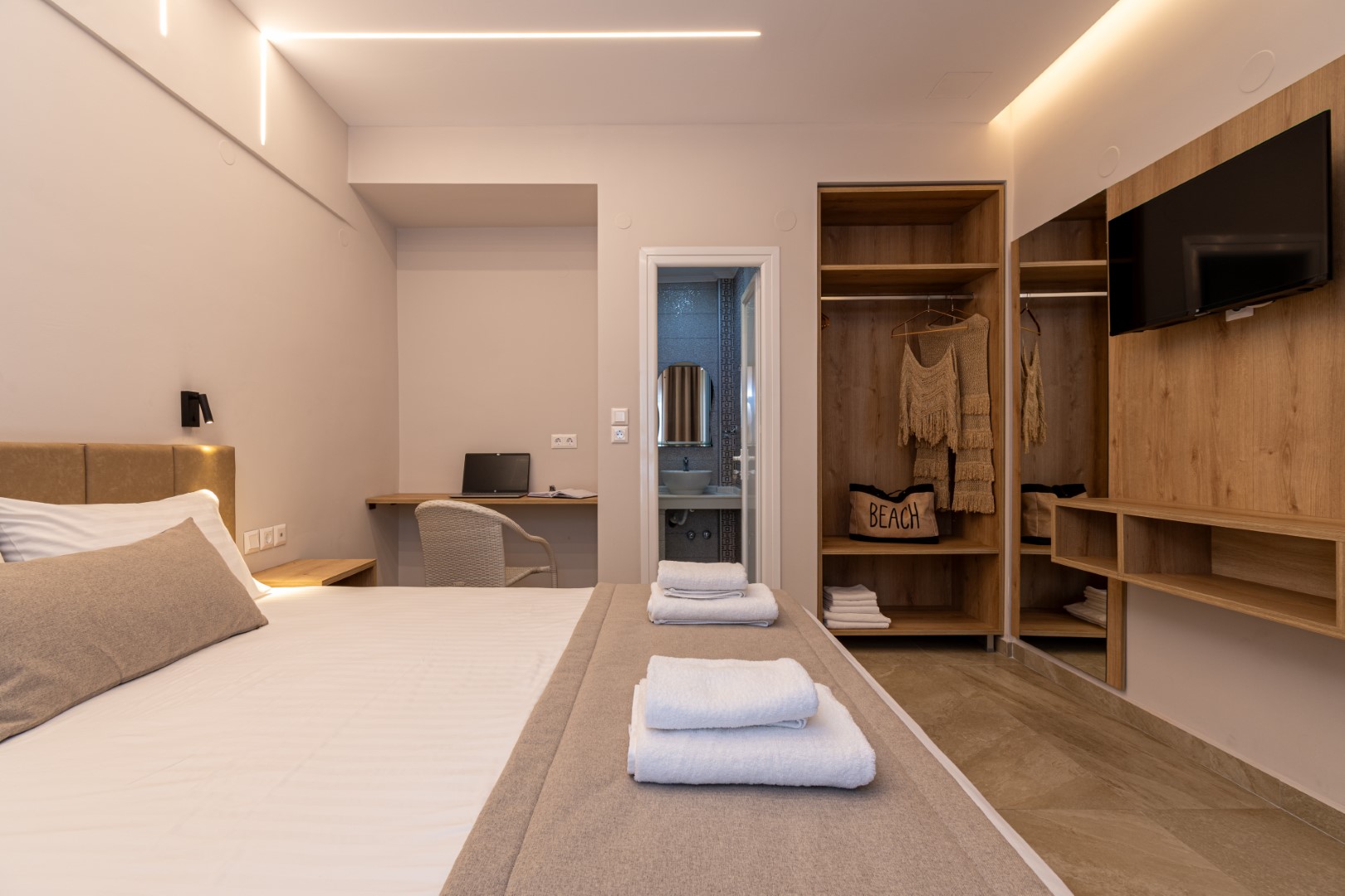 Family Suite (A1) – Entrance Floor (4+ Guests) | Two Bathrooms
